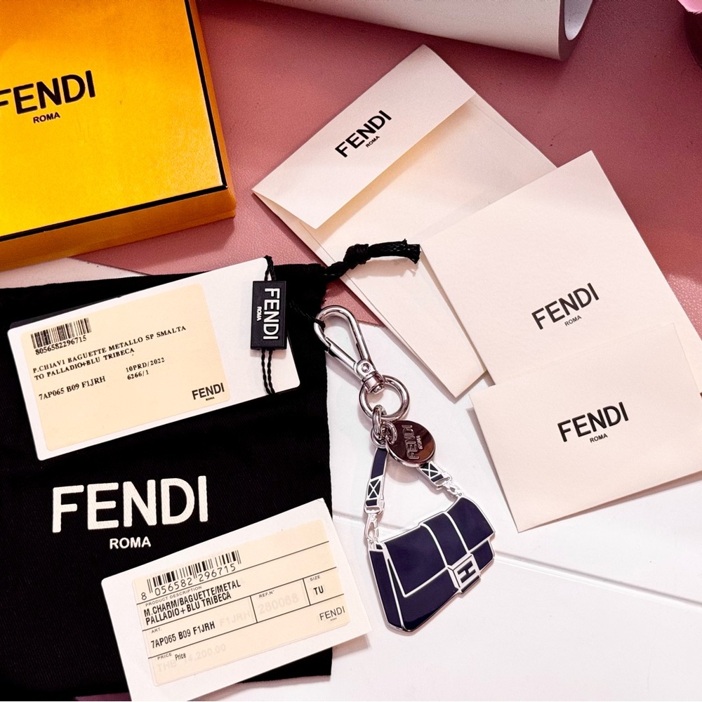 SOLD ❌ Fendi Keychain Baguette Bag Charm - Picture 4 of 5